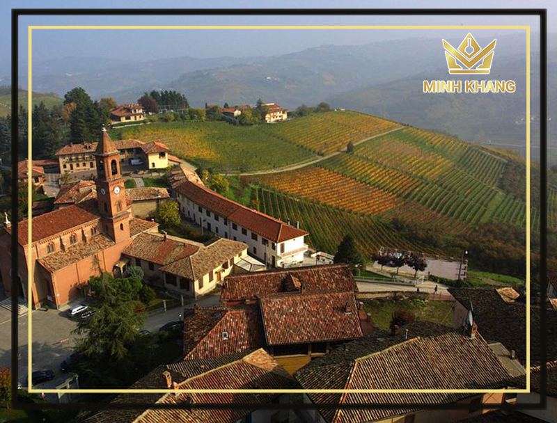 Một góc của thị trấn Langhe Monferrato, nơi nổi tiếng với các nhà máy rượu hàng đầu trên Thế giới.