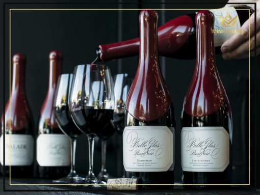 Màu sắc của Belle Glos Dairyman Vineyard Pinot Noir 2016 khá nổi bật