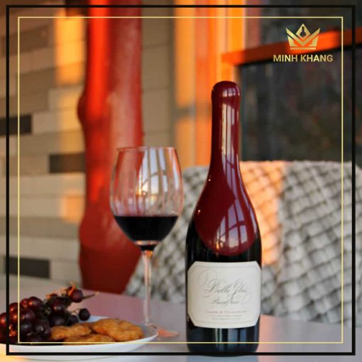 Rượu vang Belle Glos Clark & Telephone Vineyard Pinot Noir được sản xuất từ loại nho Pinot Noir là chính.