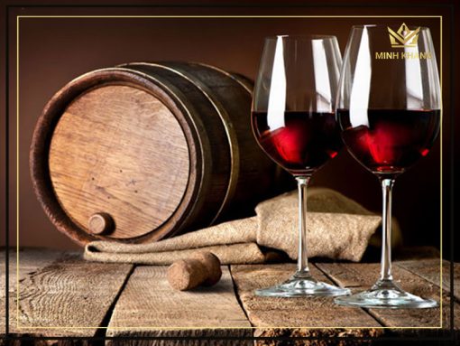 Màu sắc của chai rượu vang Pháp Calvet Saint Emilion Grand Cru cực kỳ quyến rũ nhờ việc được ủ trong các thùng gỗ sồi Pháp.